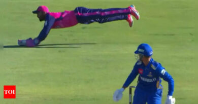 One-handed stunner! 39-yo Dinesh Karthik lights up SA20 with glovework for Paarl Royals. Watch | Cricket News